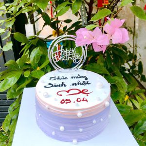 Bánh kem trang trí tone tím