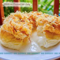 Bánh mì sốt phomai chà bông gà