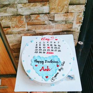 Bánh kem trang trí tim trong