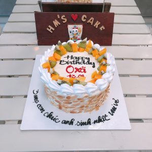 Bánh kem bắp trang trí trái cây theo mùa