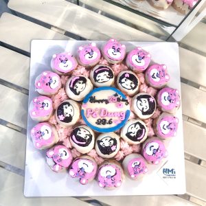 Su Sing Mẫu Bé Gái và Gấu Dâu