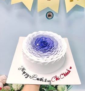 Bánh kem hoa tone tím