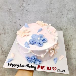 Bánh kem hoa tone màu nhạt