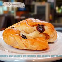 Bánh mì cuộn nho quế